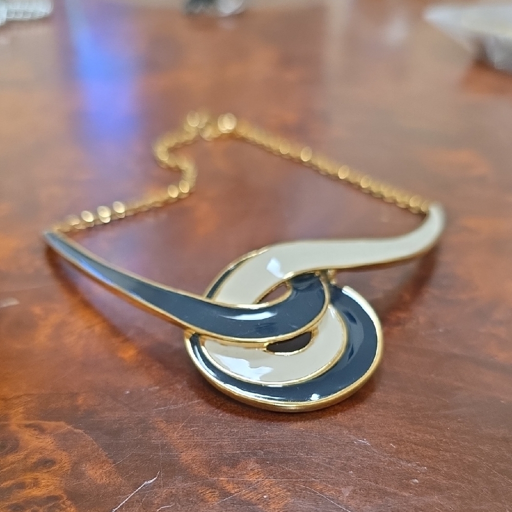 Elegant Gold and Black Necklace